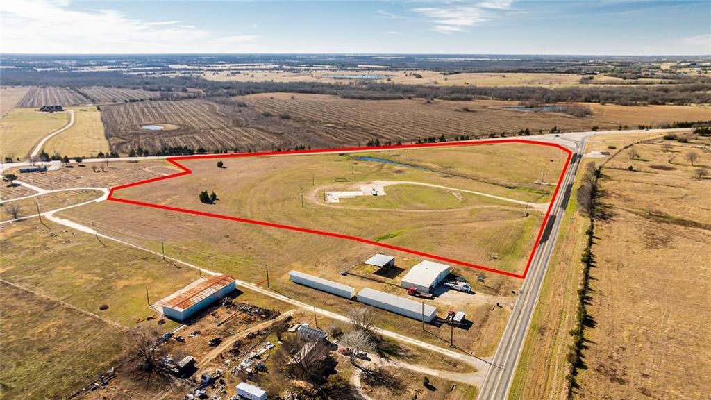 Photo of 271 S N Side Highway, Paris, TX 75462 (MLS # 21157464)