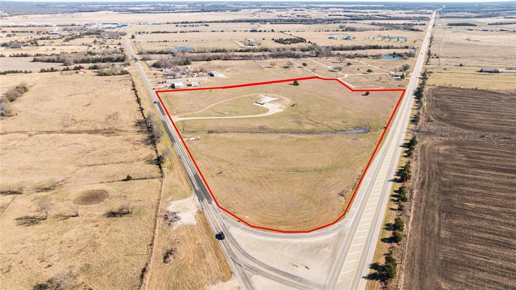 Photo of 271 S N Side Highway, Paris, TX 75462 (MLS # 21157464)