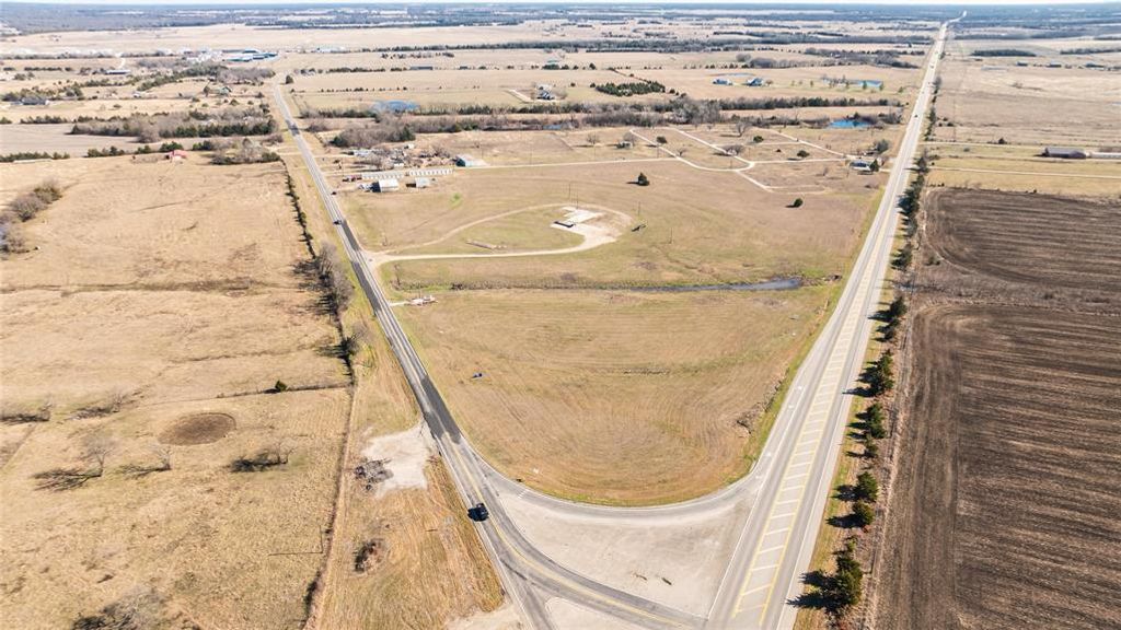 Photo of 271 S N Side Highway, Paris, TX 75462 (MLS # 21157464)