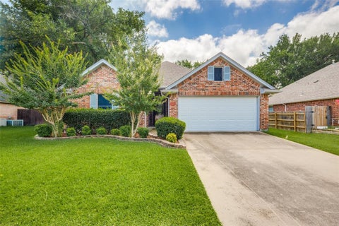 Photo of 520 Chateau Court, Denton, TX 76209 (MLS # 21307586)