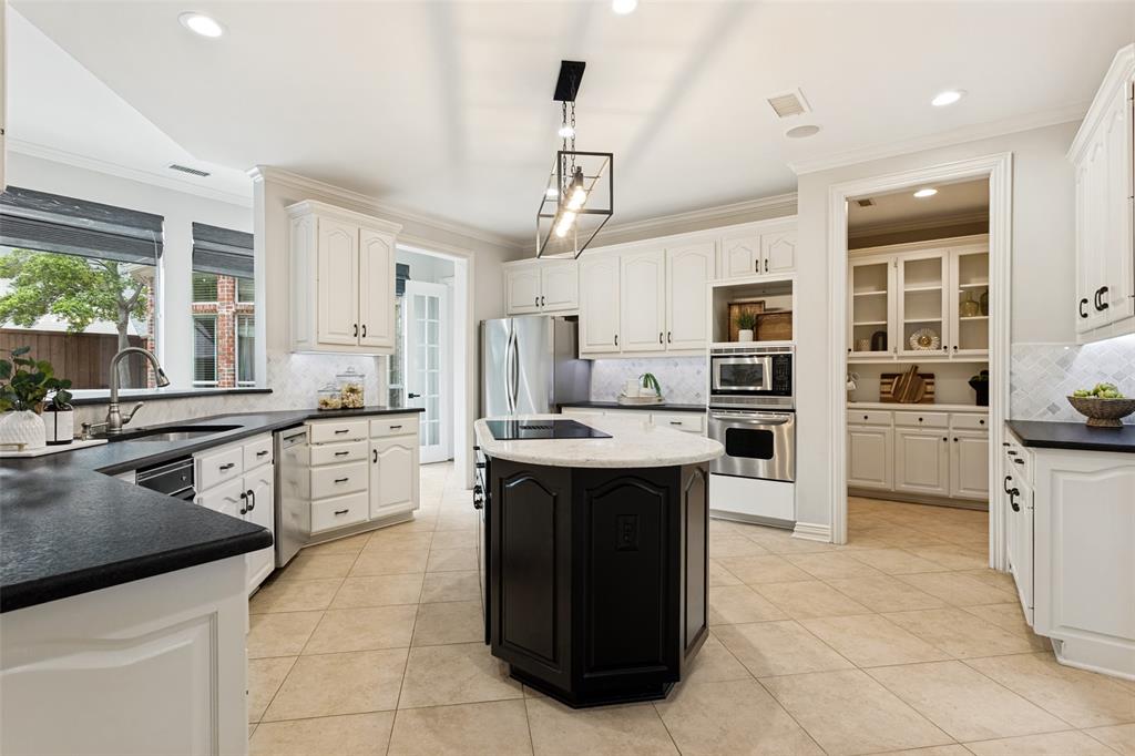 5909 Fossil Ridge Drive