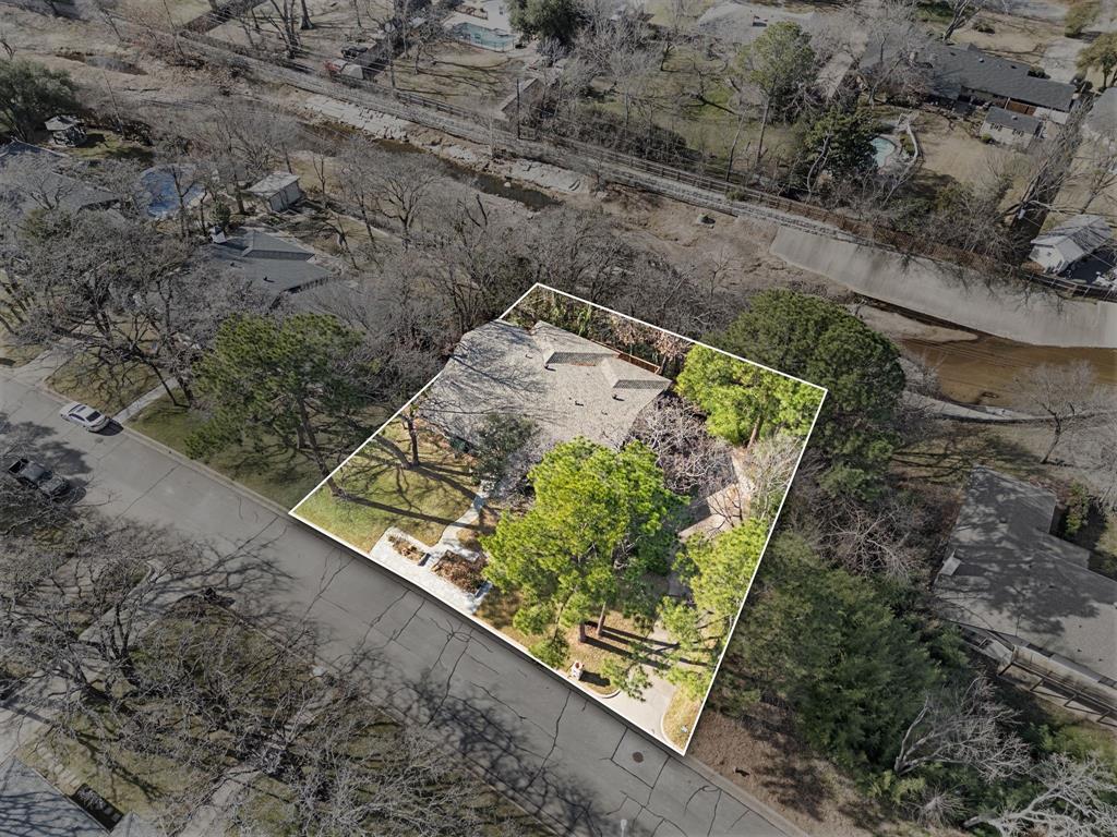 1021 Edgecliff Drive