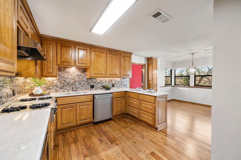 1021 Edgecliff Drive