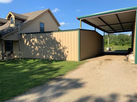 A home in Jacksboro