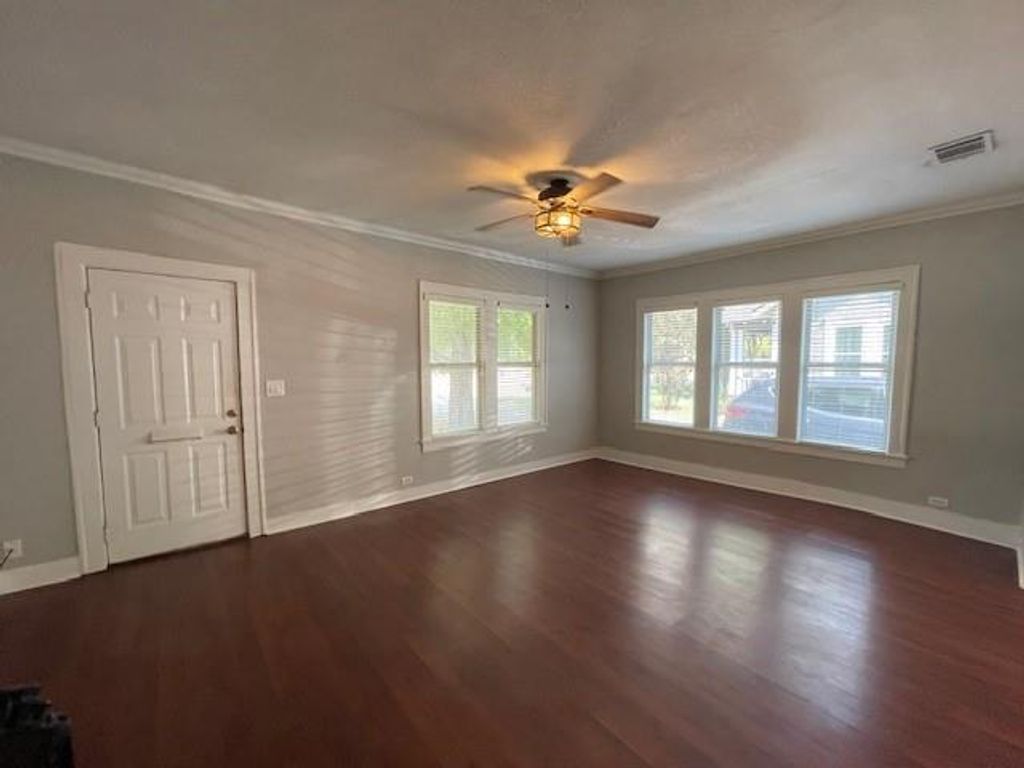 Photo of 918 N Rockwall Avenue, Terrell, TX 75160 (MLS # 21194145)