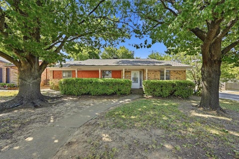 Photo of 1214 Glasgow Drive, Sherman, TX 75092 (MLS # 21367377)