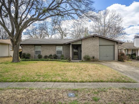Photo of 917 Warren Way, Richardson, TX 75080 (MLS # 21257897)