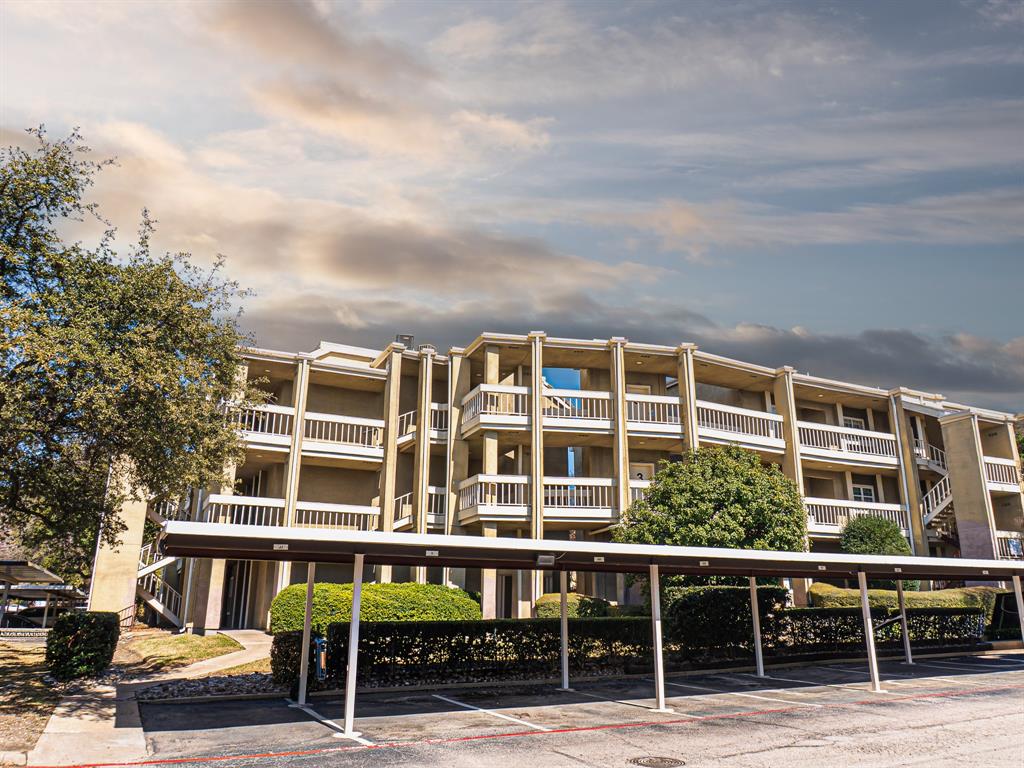 Keller Spgs Condos - Residential