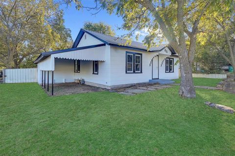 Tiny photo for 611 W College Street, Jacksboro, TX 76458 (MLS # 21101372)