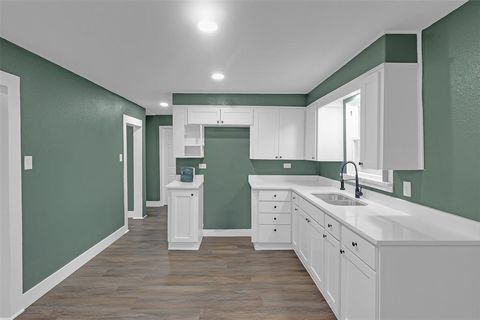 Tiny photo for 611 W College Street, Jacksboro, TX 76458 (MLS # 21101372)