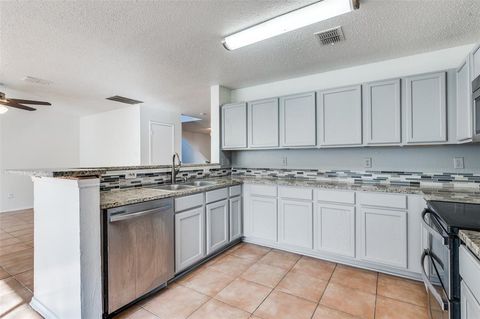 Photo of 10141 Chapel Rock Drive, Fort Worth, TX 76116 (MLS # 21195493)