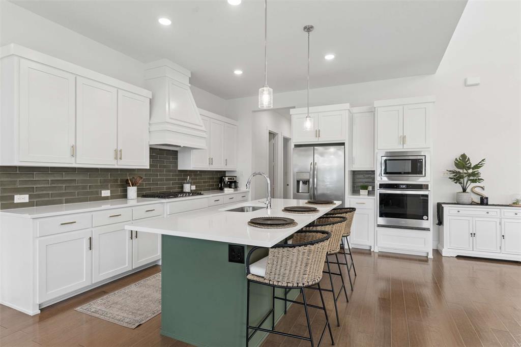 1212 Honey Locust Way