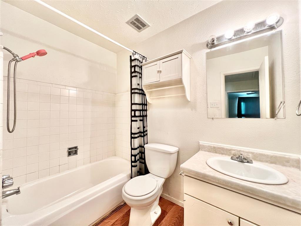 Mountain Crk Twnhses 02 - Residential