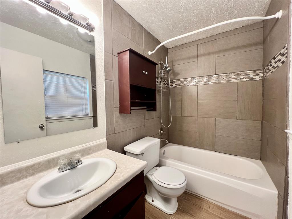 Mountain Crk Twnhses 02 - Residential