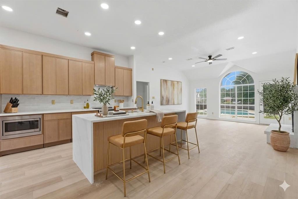 8260 Edgewater Drive