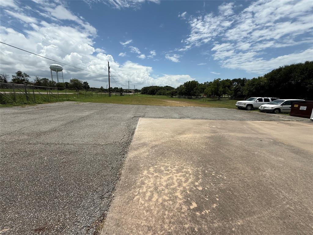 825 N State Highway 121
