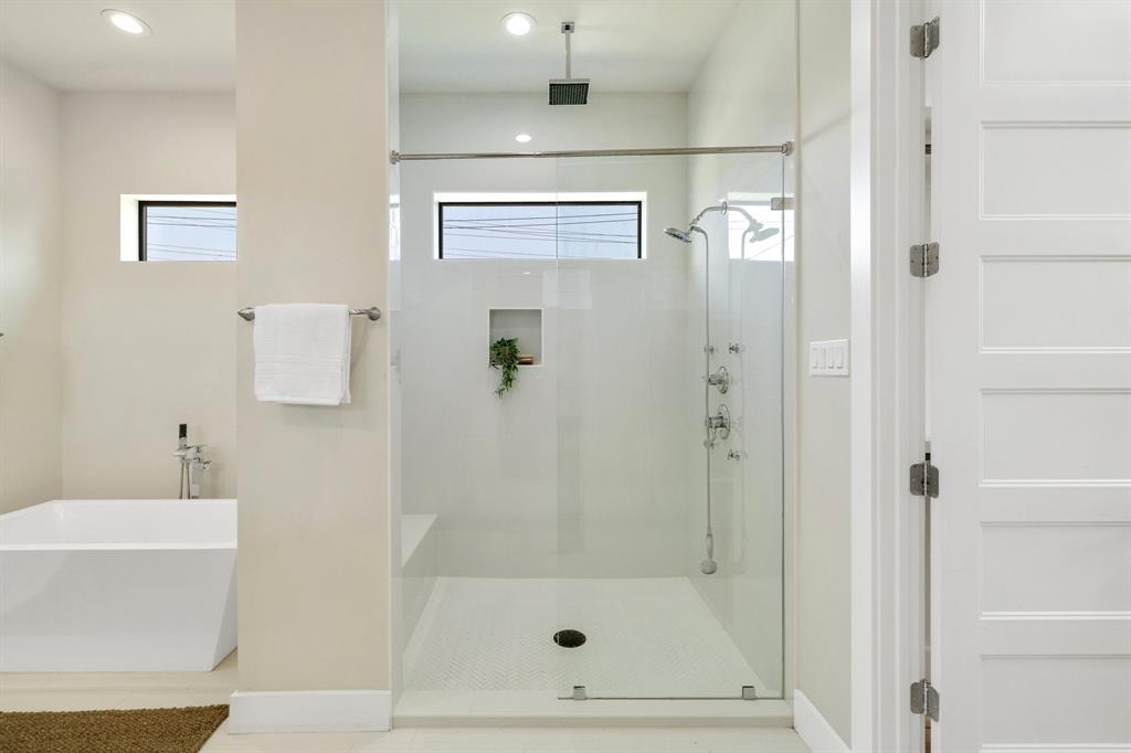 Royal Crest - Residential