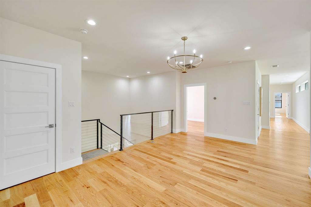 Royal Crest - Residential