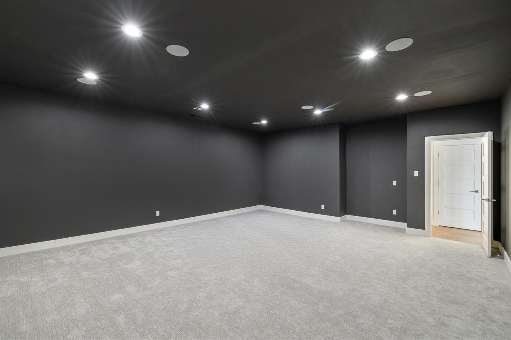 Royal Crest - Residential