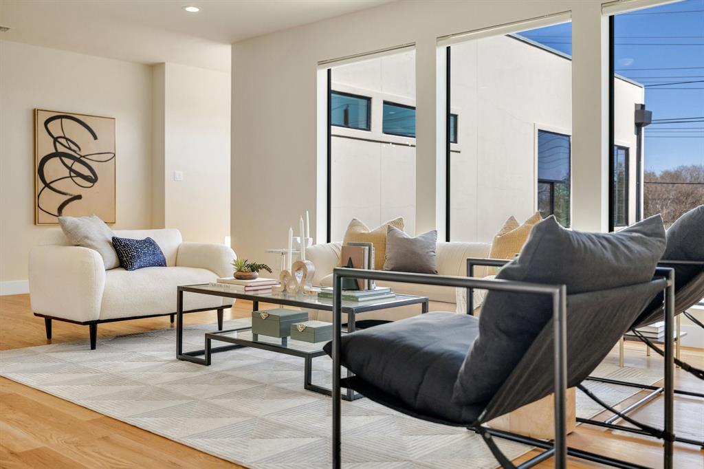 Royal Crest - Residential