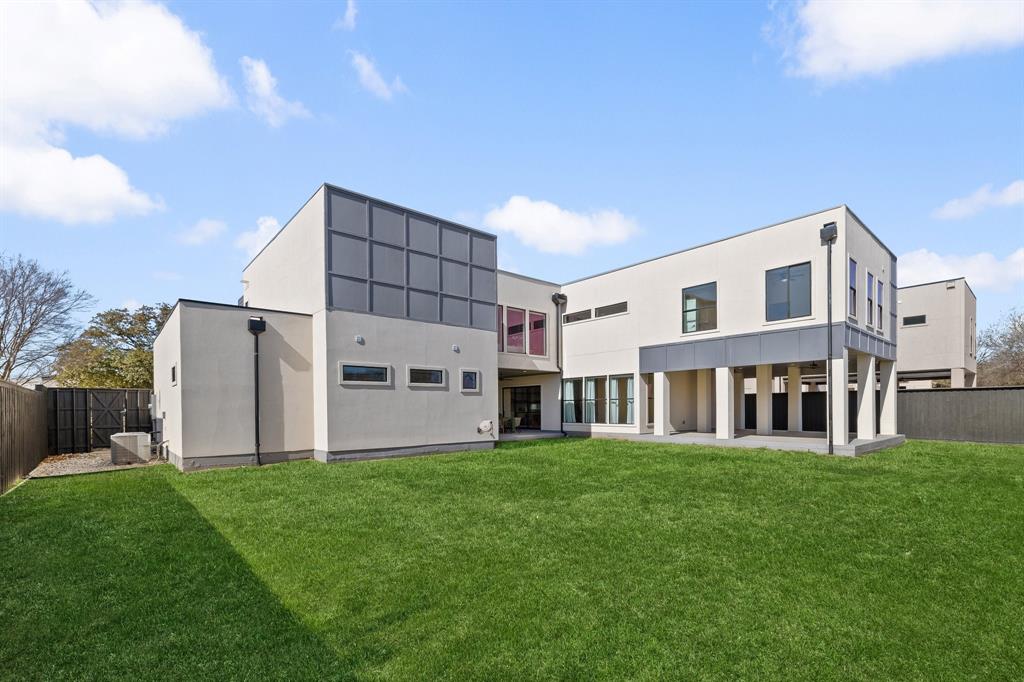 Royal Crest - Residential