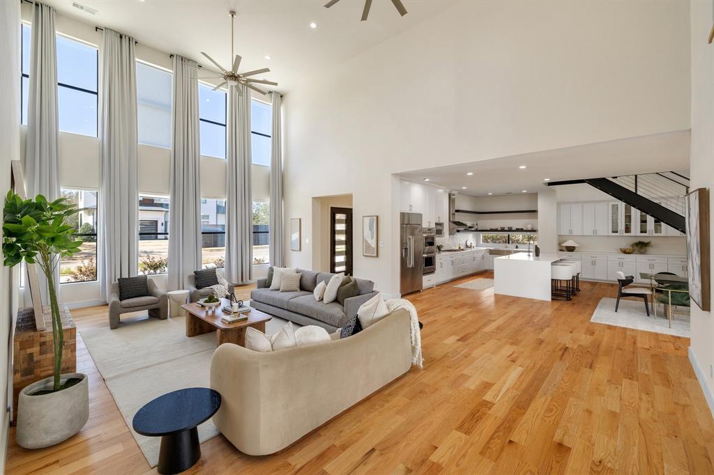 Royal Crest - Residential