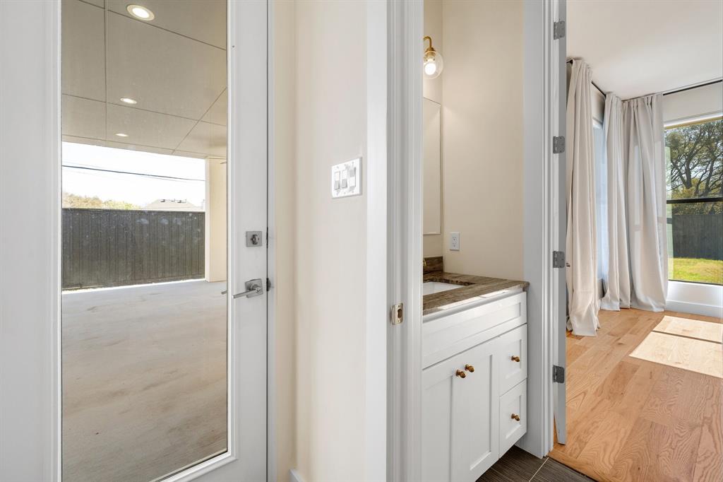 Royal Crest - Residential