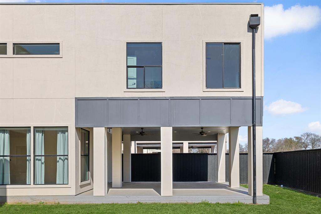 Royal Crest - Residential