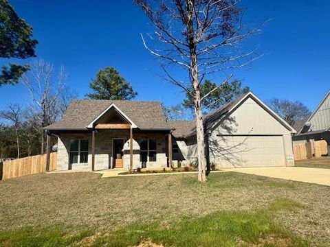 A home in Lindale