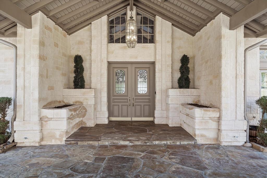 16 Lakeway Drive