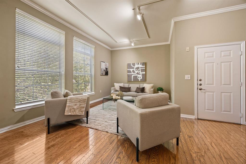 2305 Worthington Street 328