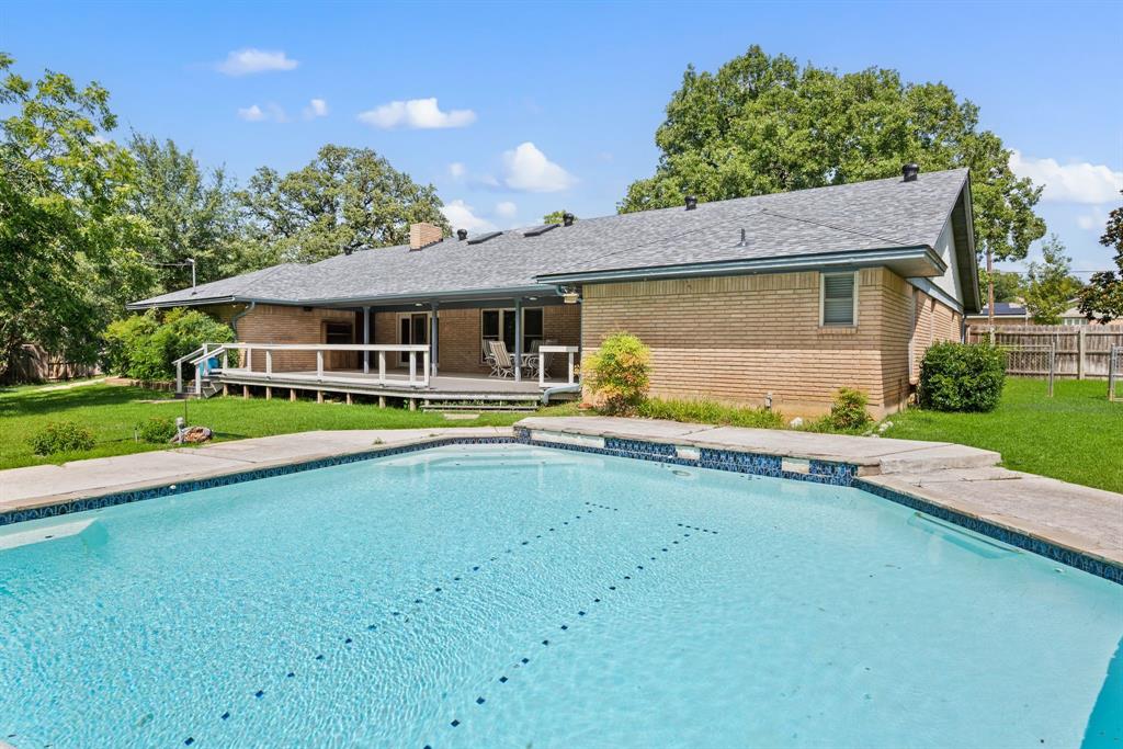 1221 Forest Ridge Drive