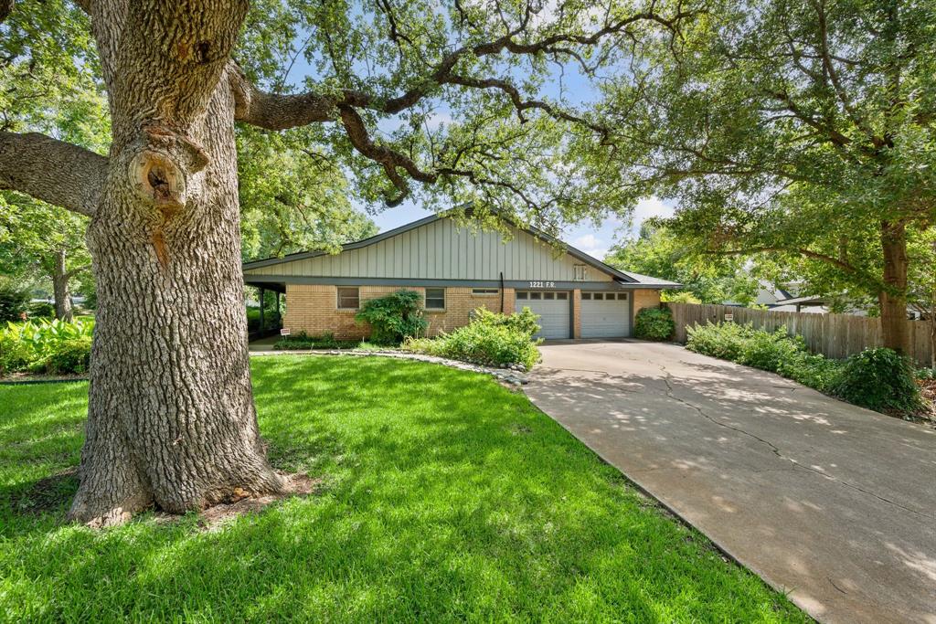 1221 Forest Ridge Drive