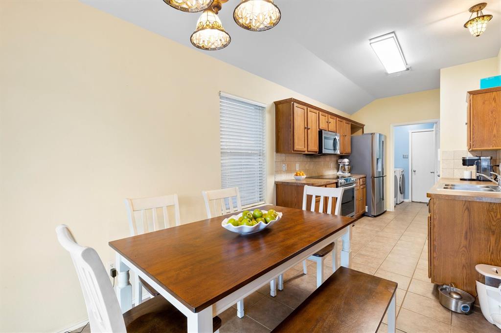 2000 Meadow View Drive