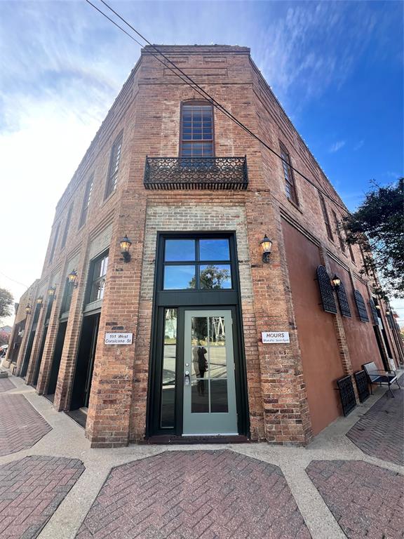 100 W Corsicana Street