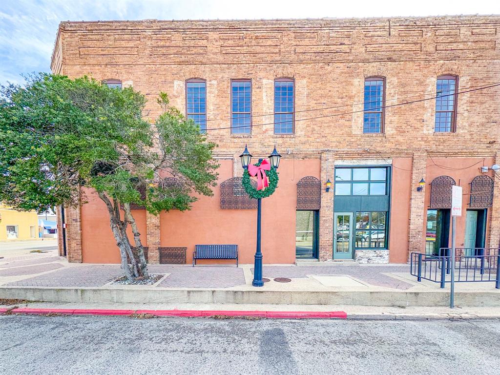 100 W Corsicana Street