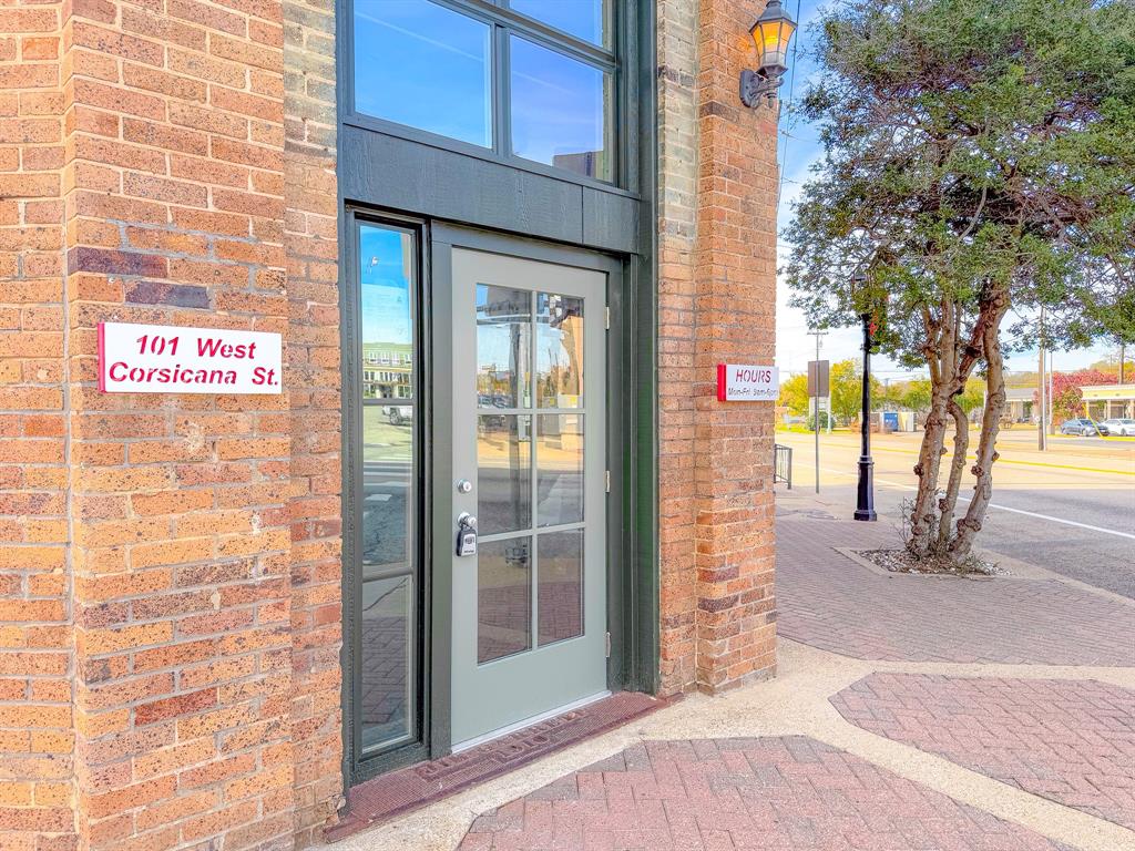 100 W Corsicana Street