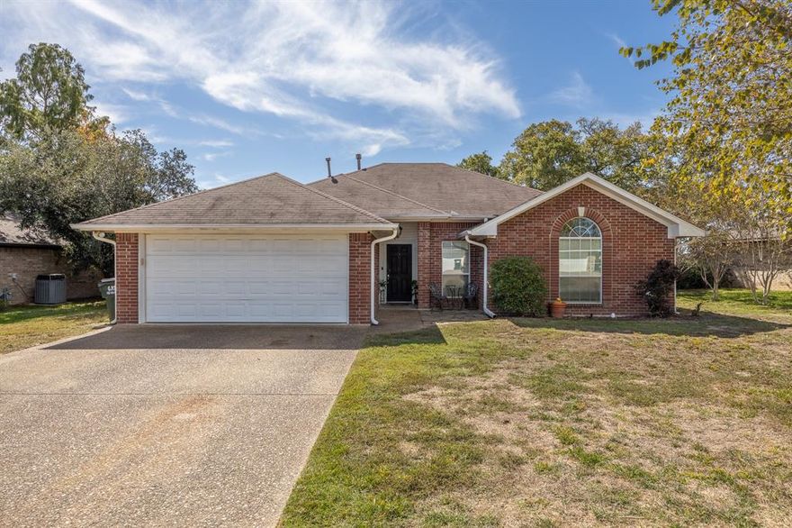 Welcome to this home located in Flint, TX! Enjoy the convenience of living in a neighborhood, but with country views. This home has 3 bedrooms, 2 bathrooms, and approx. 1505 SF. An open-concept floor plan, great size family room with corner gas fireplace, and a kitchen-eating area. The kitchen features plenty of cabinets and countertop space, breakfast bar, stainless steel appliances, and pantry. Primary suite split has walk-in closet, double sinks, shower with glass door, a large garden tub, and an additional walk-in closet. The extra bedrooms are good sizes, offering plenty of space. Utility room that has above built-in cabinets. Backyard is ideal for entertaining and relaxing that include a pergola with concrete patio and completely fenced. Make this your next home...