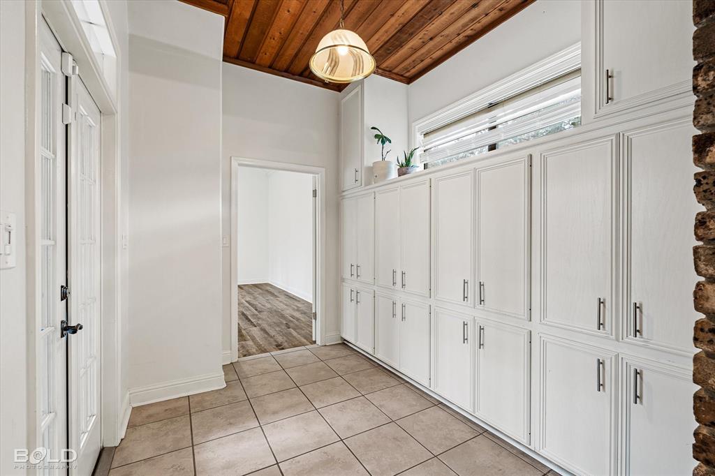 Shreveport, Louisiana 71106, United States, 5 Bedrooms Bedrooms, ,5 BathroomsBathrooms,Residential,Active,82729