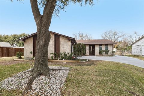 326 E Ferndale Lane Grand Prairie TX 75052