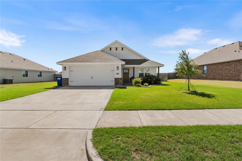 Photo of 106 Palamino Dr, Lindsay, TX 76250 (MLS # 21407852)