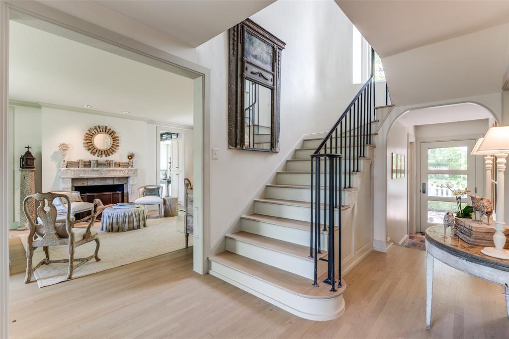 5430 Surrey Circle
