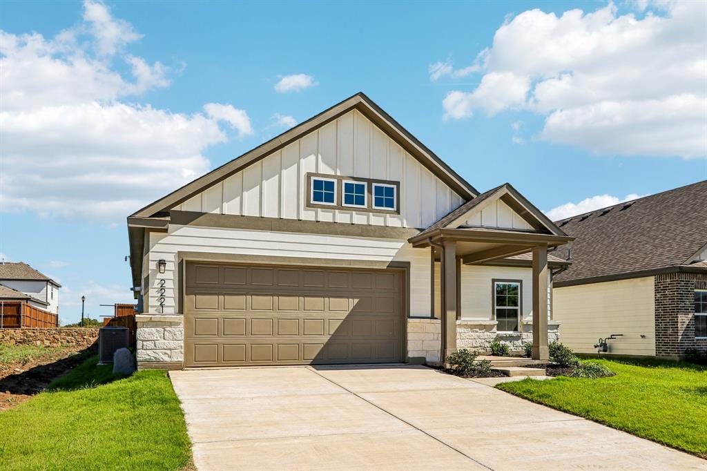 2221 Trailside Drive