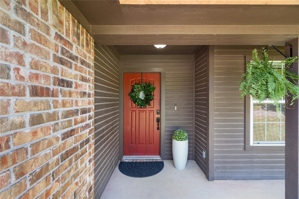 305-B E 8th Street
