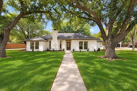 Photo of 141 Baird Circle, Highland Village, TX 75077 (MLS # 21384272)