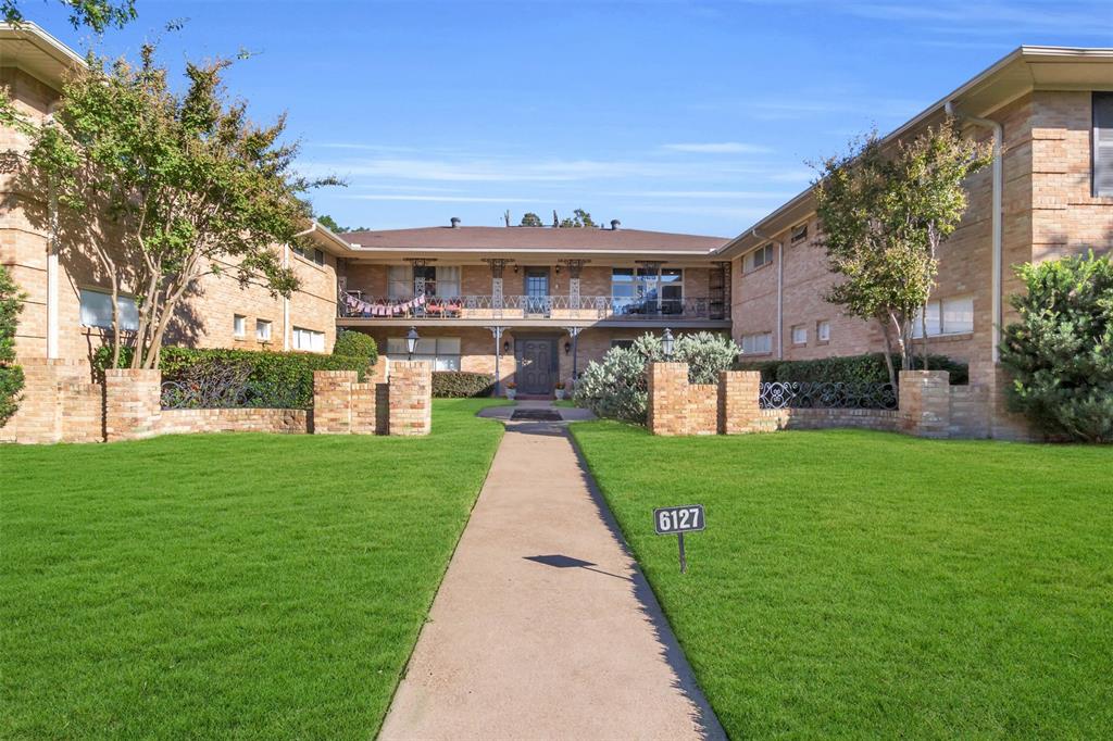 Prestwick Manor Condo - Residential