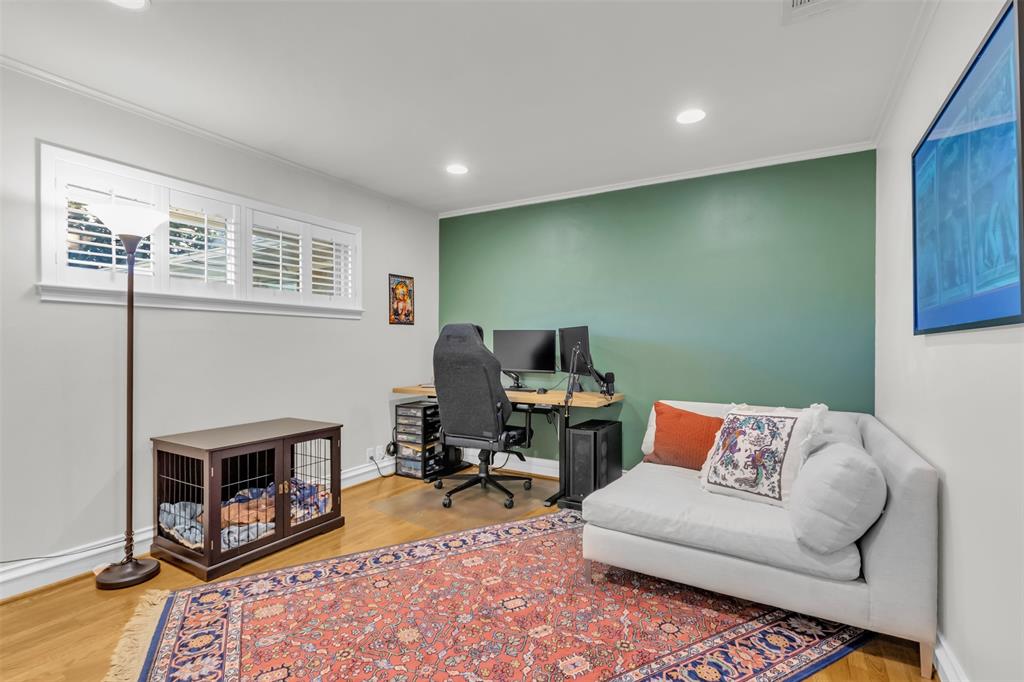 Prestwick Manor Condo - Residential