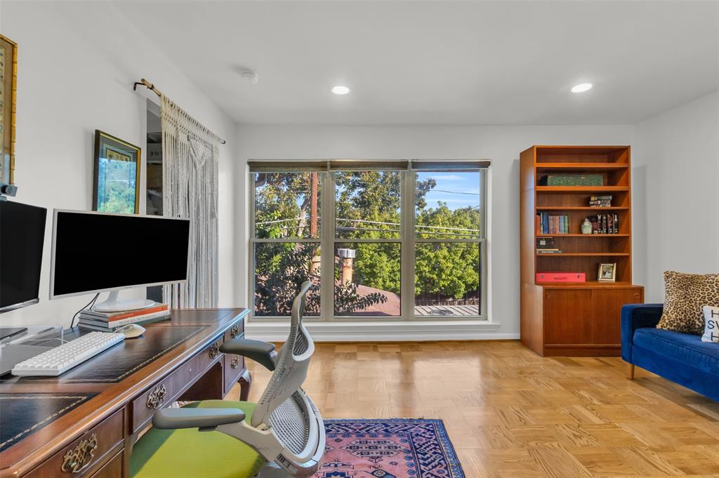 Prestwick Manor Condo - Residential