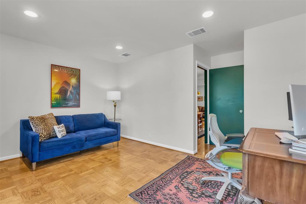 Prestwick Manor Condo - Residential