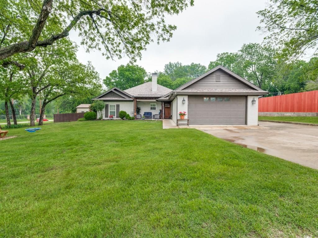 Photo of 501 Elaine Street, Keller, TX 76248 (MLS # 21220305)